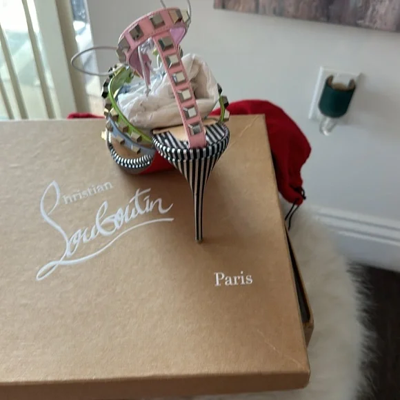 Christian Louboutin size 40 worn only twice with original box and shoe bags - Picture 8 of 10